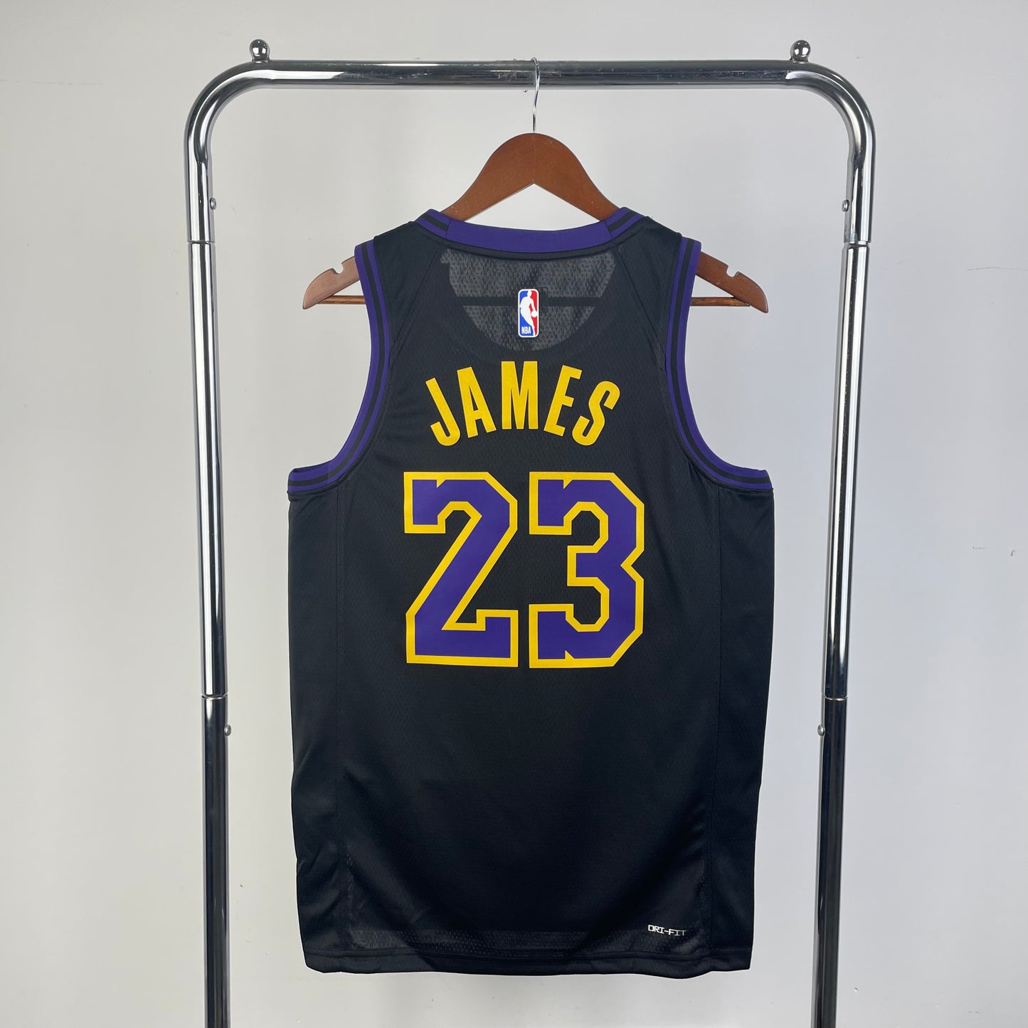 Los Angeles Lakers LeBron James City Edition jersey #23